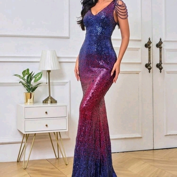 Red/ Violet,  V Neck , Sleeveless,  Backless,  Contrast Sequined Mermaid… - Picture 6 of 15